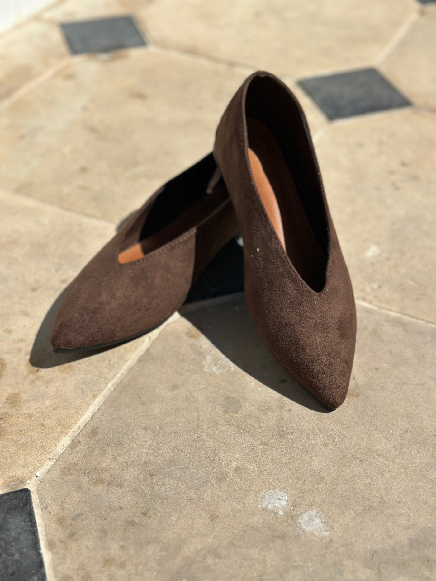 Vesna – obutev za ženske, ki cenijo preprostost in eleganco